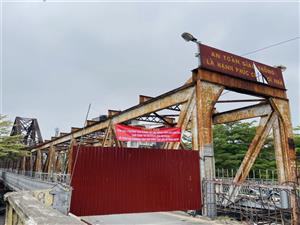 Hà Nội chính thức rào chắn, cấm phương tiện qua cầu Long Biên trong 2 tháng